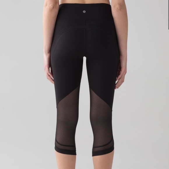 LULULEMON Revitalize Crop (21") *Black* - Picture 2 of 12